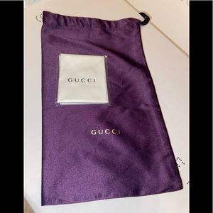 Authentic Gucci glasses case and cleaner to pieces